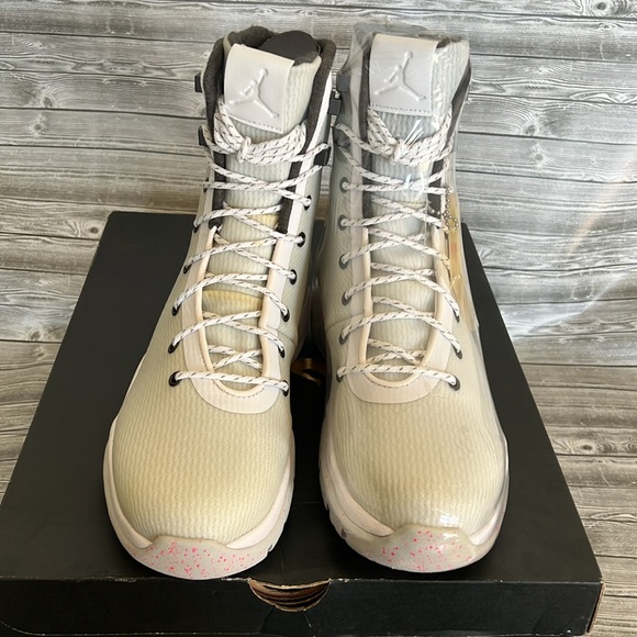 NWT! Authentic Jordan Future Boots men size 8 - Picture 3 of 5